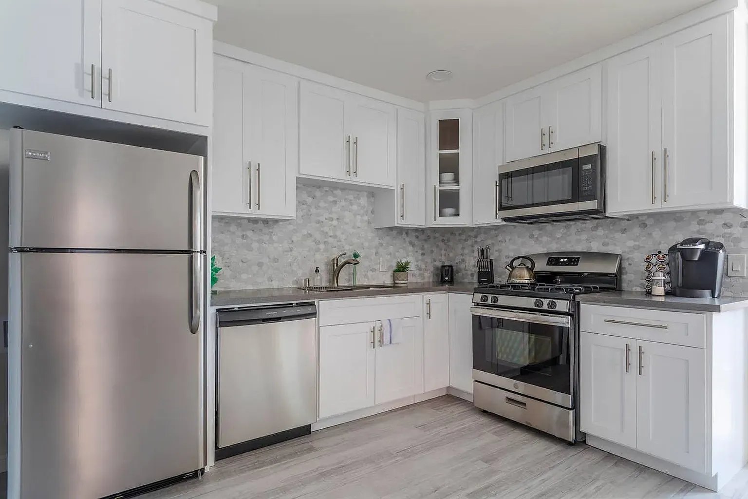 4 bed, 2000 sqft, $4,850 — Photo 3