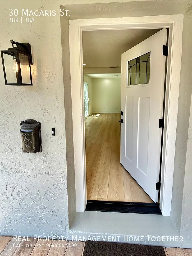 Rare Opportunity - Updated 3 BR/3BA Historic Living, mins to Everything, Tucked away in Charming ... — Photo 4