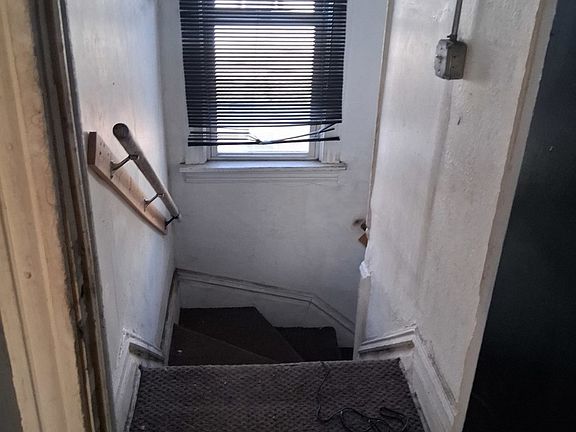 3rd image of 5708 S Lowe Ave