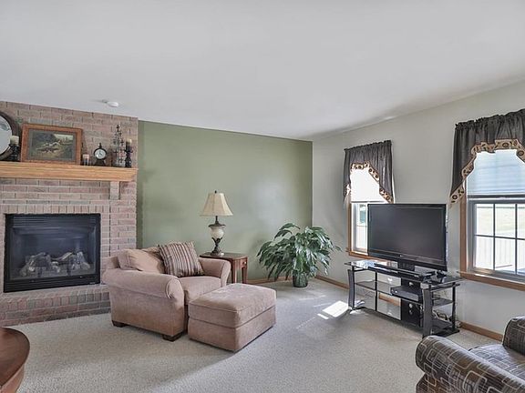 3rd image of 636 Westfield Dr