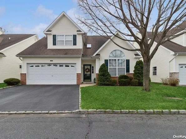 8 Shelly Lane #8, Mount Sinai, NY 11766