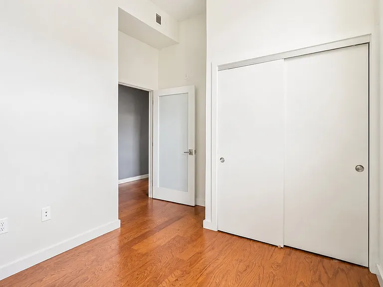 824 E Thompson St #6 — Photo 9