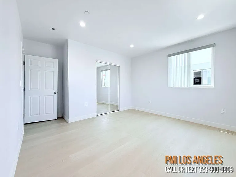 206 1/2 E 87th Pl — Photo 10