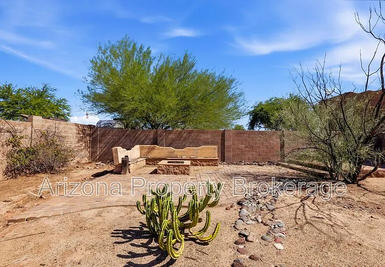 1933 W Tanya Trl — Photo 28