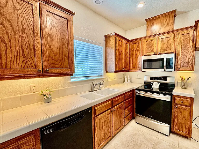 824 El Tesoro Ln — Photo 4