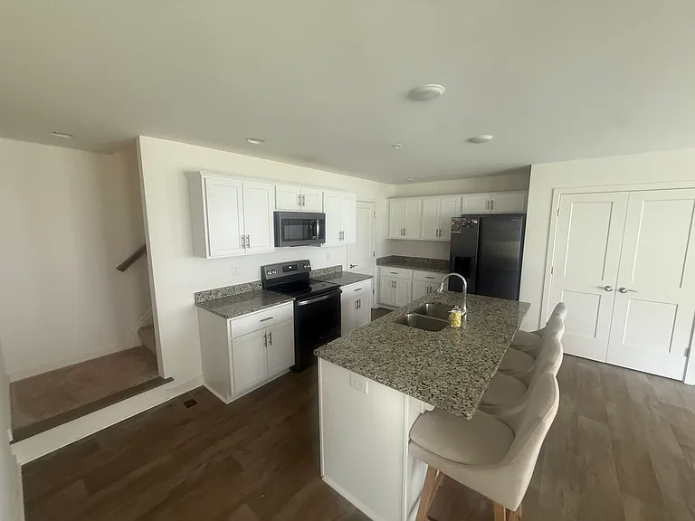 7223 White Oak Blvd — Photo 14