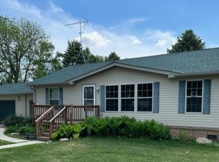 301 3rd St S, De Graff, MN 56271