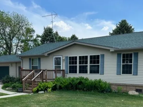 301 3rd St S, De Graff, MN 56271