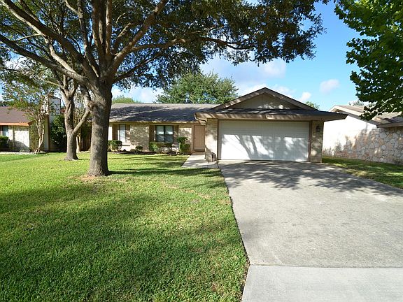 2nd image of 2910 Abercorn Dr