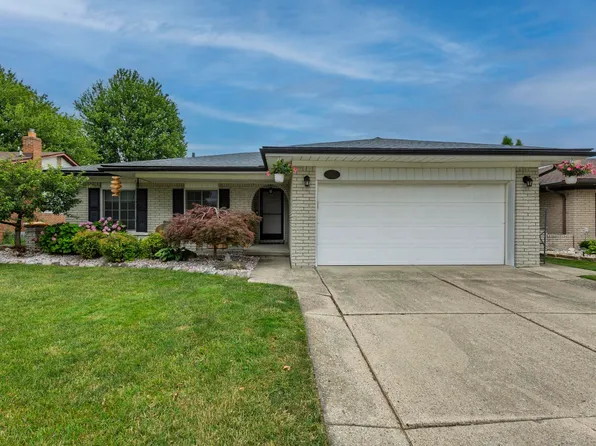 39526 Timberlane Dr, Sterling Heights, MI 48310