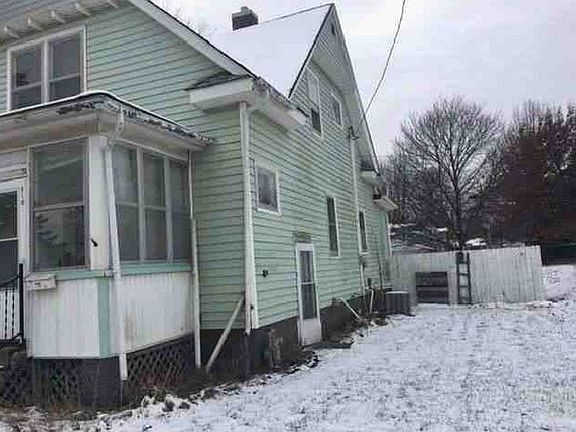 2nd image of 810 S Main St