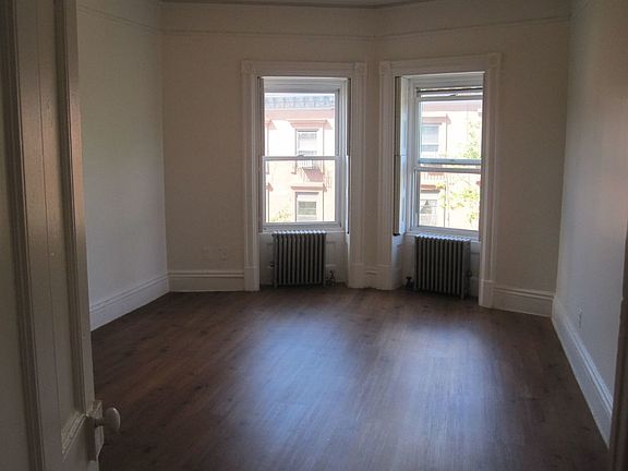 5th image of 46 Saint Johns Pl APT 2