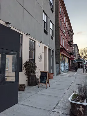 Rented by City Vista Inc | media 14