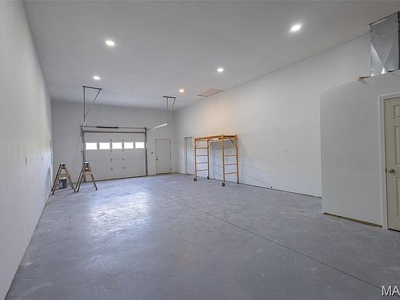 3rd image of 25665 Leo Ln