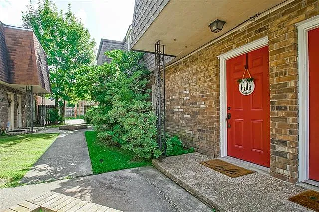 2 bed, 1.5 bath, 1000 sqft, $1,400 — Photo 1