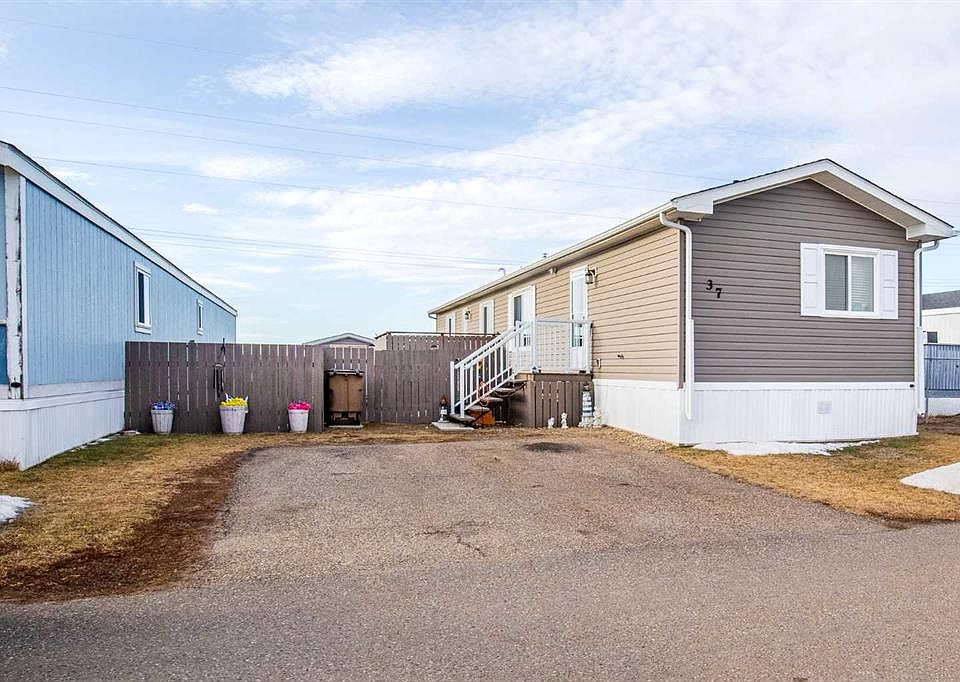 1st image of 37 Maple Dr W