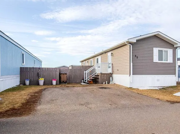 37 Maple Dr W, Brooks, AB T1R 1J2