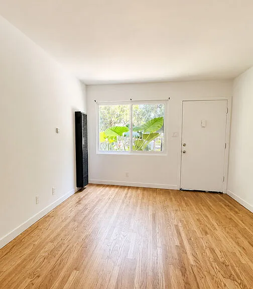 114 S Rampart Blvd — Photo 3