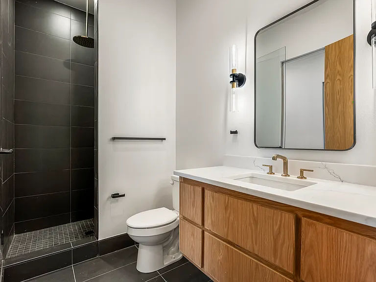 905 SE 4th St #203 — Photo 13