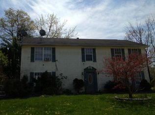 2 Hawk Ln, Poughkeepsie, NY 12601