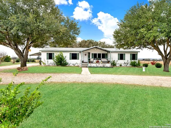 424 COUNTY ROAD 236, Falls City, TX 78113