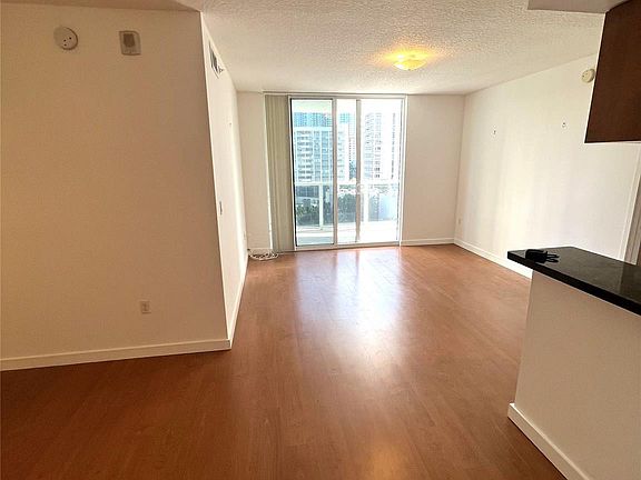 2nd image of 601 NE 23rd St APT 904