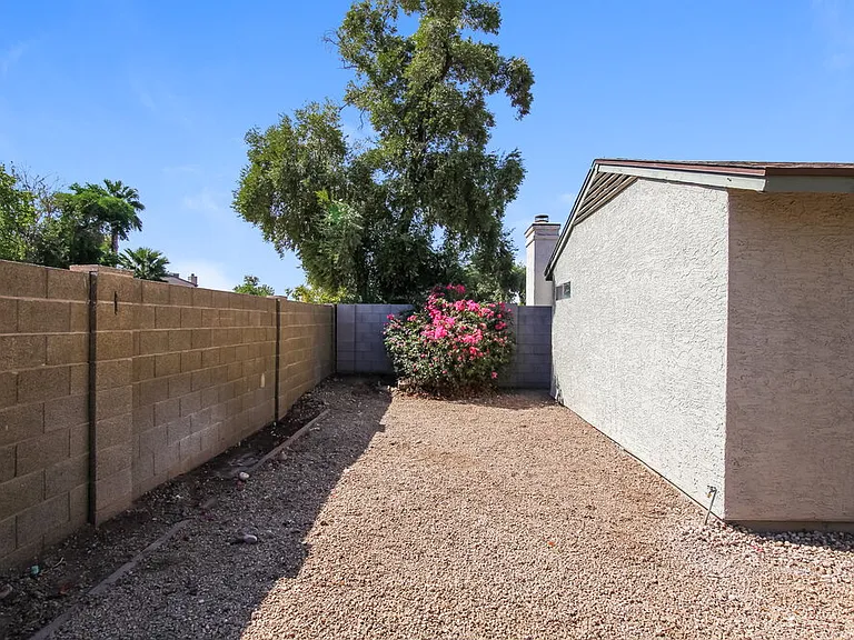 630 E Jensen St #114 — Photo 15