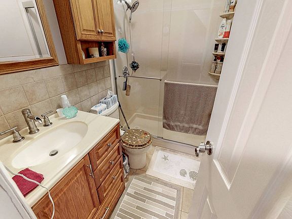 5th image of 19 Wolkoff Ln