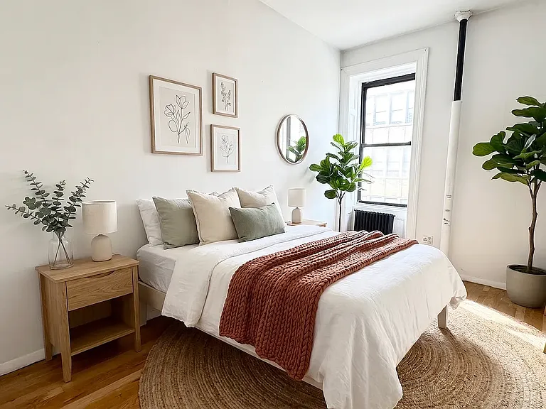 51 E 2nd St #7 — Photo 2
