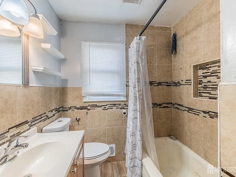 111 Emerson St #1 — Photo 6