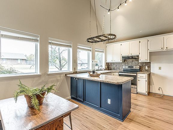 5th image of 17950 Creekwood Ln