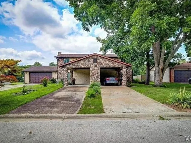 307 Britanna Dr — Photo 1