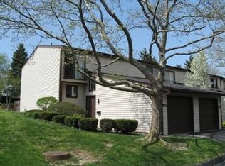 7390 Pine Ridge Ct, Middleburg Heights, OH 44130