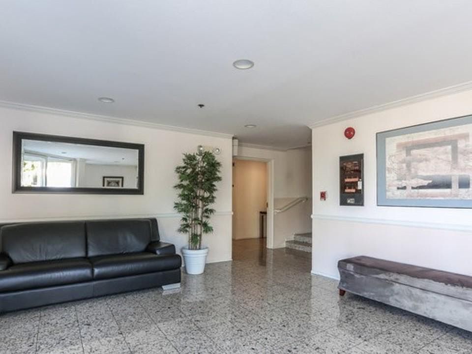 2nd image of 1851 Holmby Ave APT 302