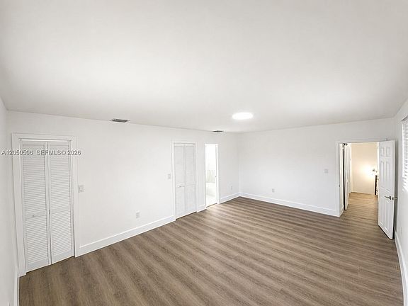 4th image of 5190 E 1st Ave