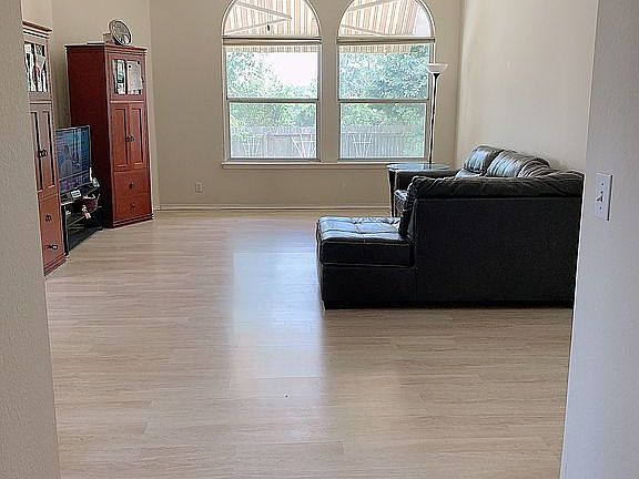 4th image of 16815 Luckenwald Dr