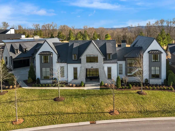 8001 Backwoods Pvt Dr, College Grove, TN 37046