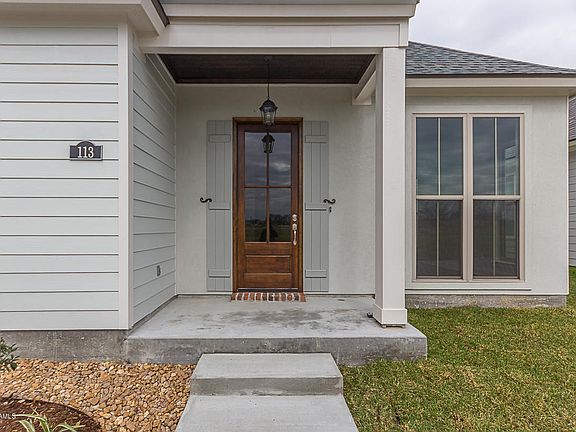 3rd image of 113 Harvey Cay Ln