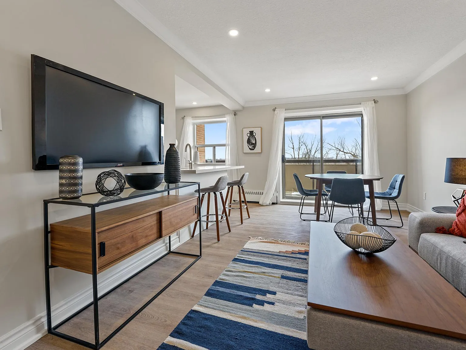 1570 Lawrence Avenue West — Photo 3