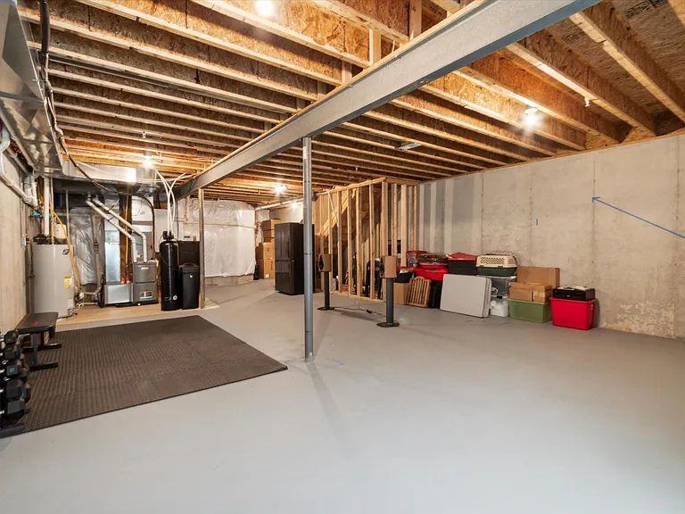155 Livingston Ln — Photo 32