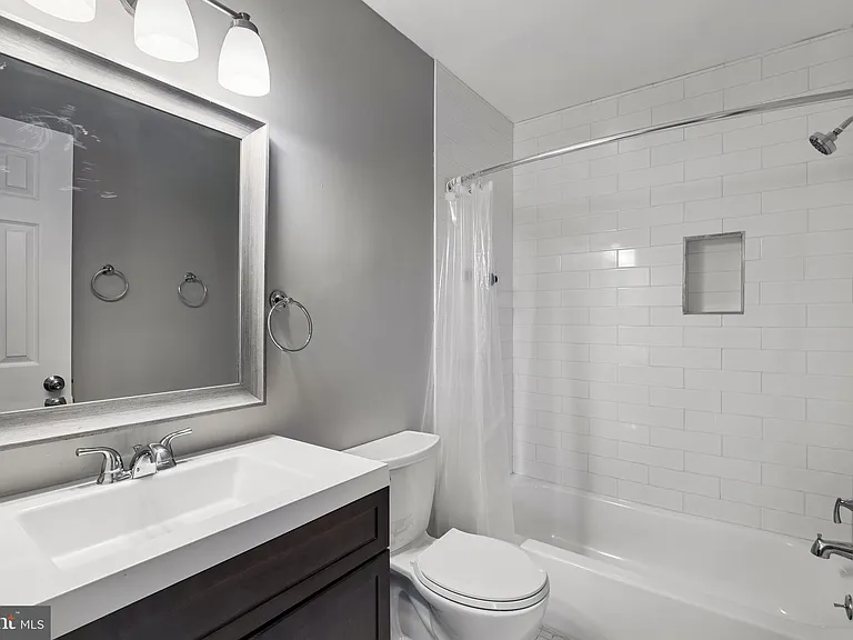 1103 Playford Ln — Photo 13