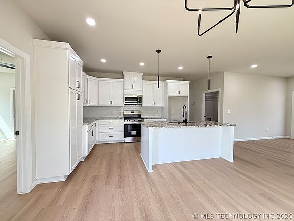 5th image of 3730 W 42nd Pl