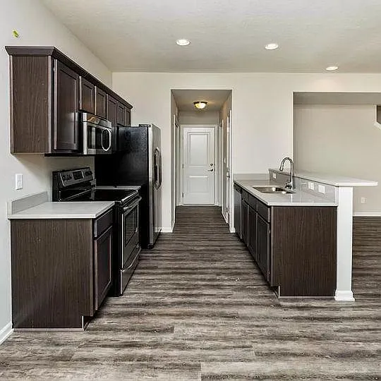 815 SE 10th Ln — Photo 2