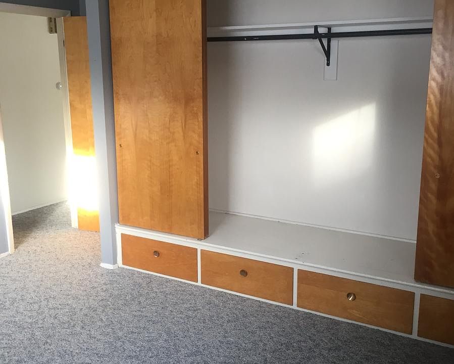 2nd image of 4619 5th Ave S