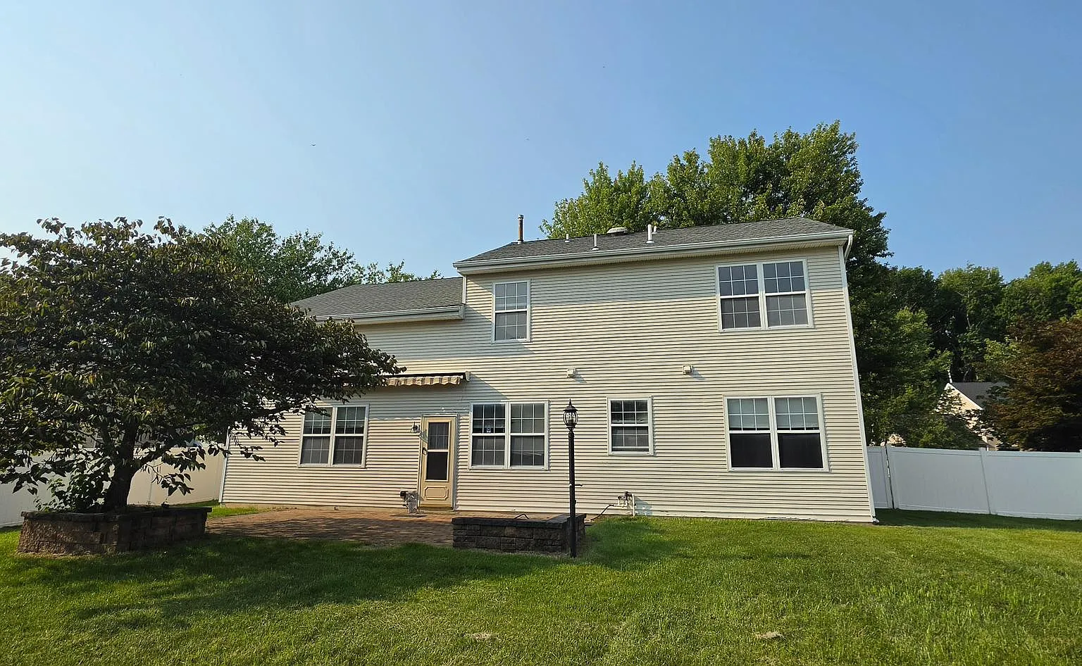4 bed, 2.5 bath, 2184 sqft, $4,300 — Photo 4