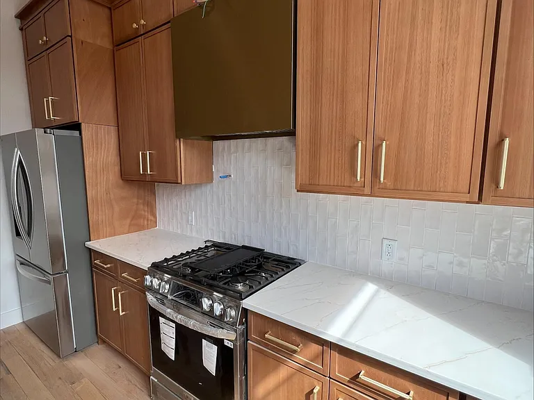 42 Monmouth St #C — Photo 7