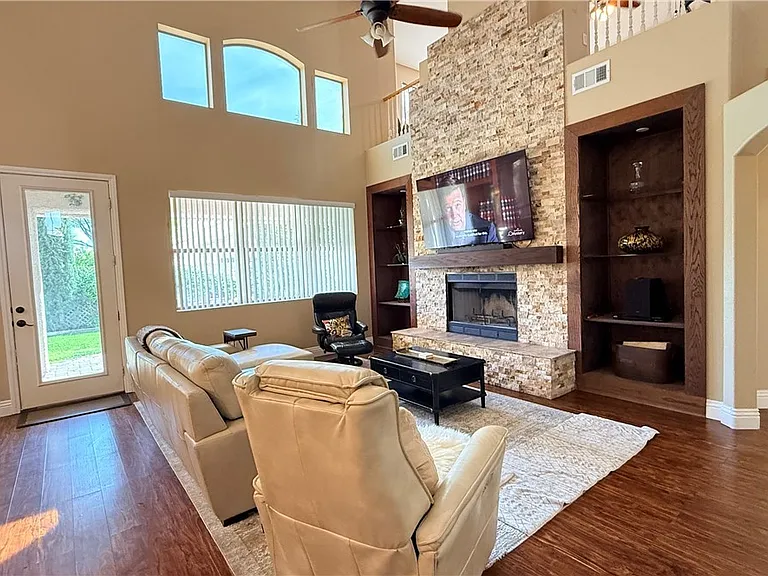 10633 Adamsong Ave — Photo 8