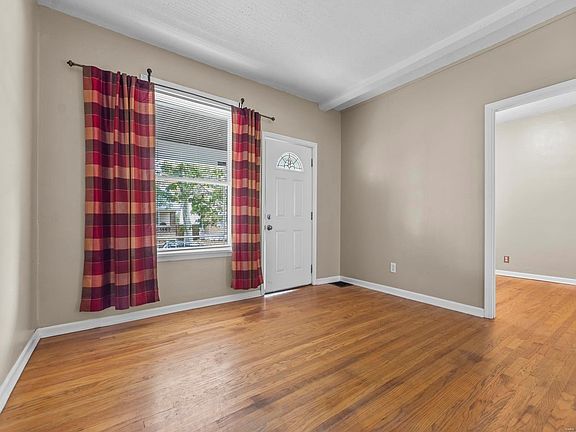 4th image of 5417 S 37th St