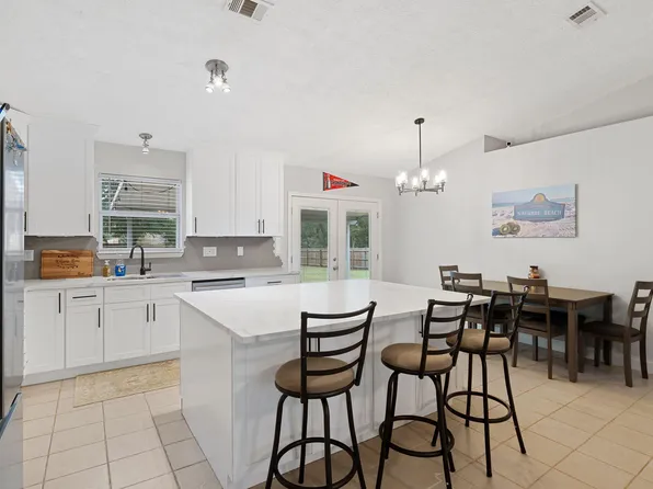 8816 Kiwi Pl, Navarre, FL 32566