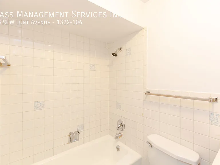 1322 W Lunt Ave #106 — Photo 8